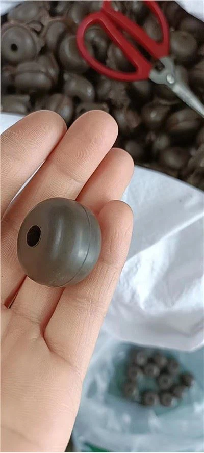 Kundenspezifischer hohler Gummiball mit Loch nach innen